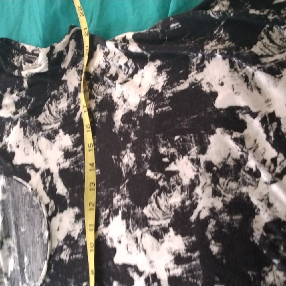 Simply Vera Vera Wang XL Short Sleeve Rayon Top In Black And White Abstract - Picture 6 of 7